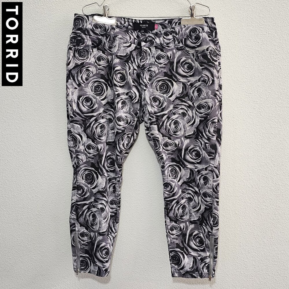 TORRID 14 Grey Black Rose Flower Ankle Zip Cropped Skinny Jeans Plus Size